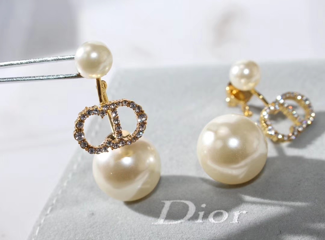 dior天然珍珠耳环 专柜正在卖